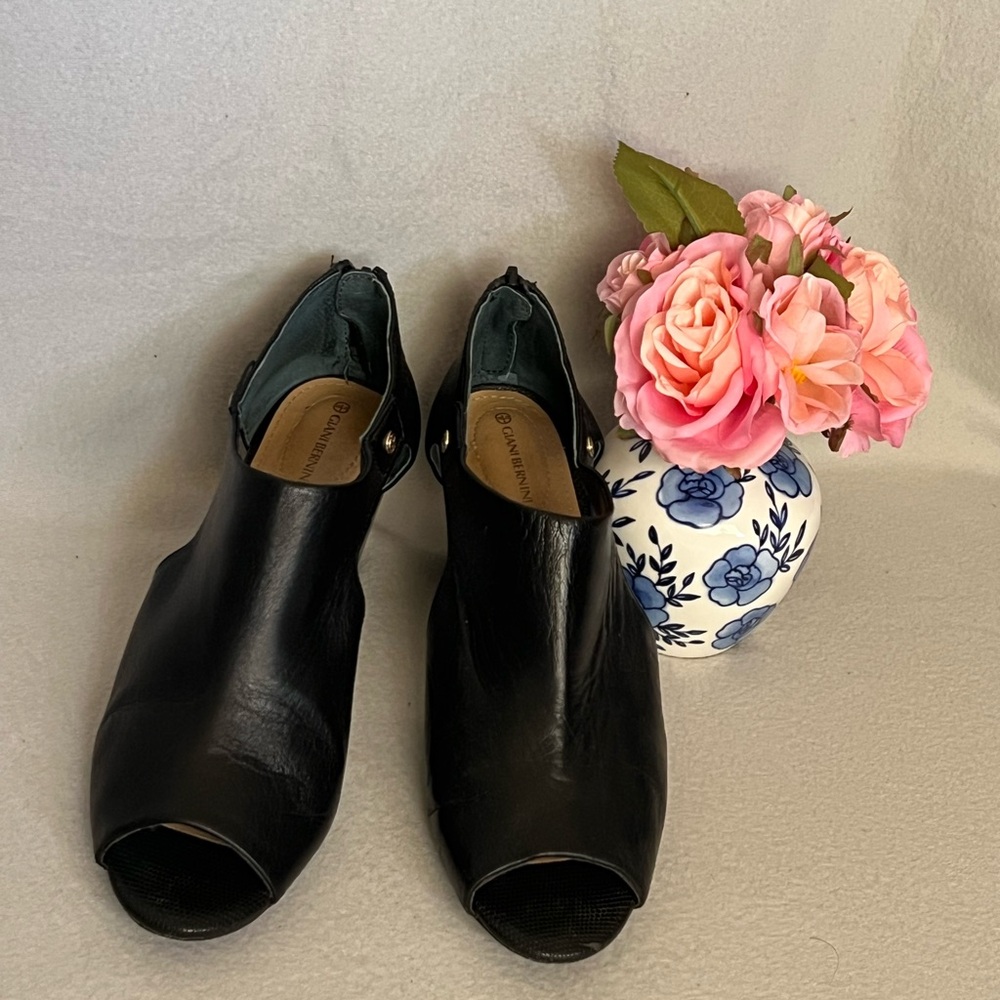 Giani Bernini Black Mules Elegant Leather Design